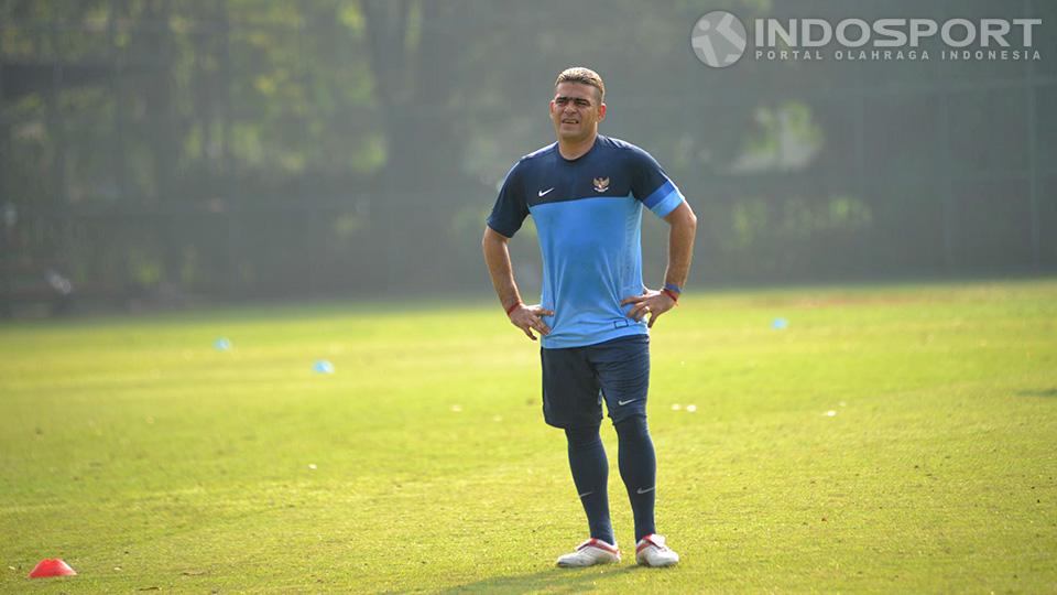Cristian Gonzales pada saat latihan bersama timnas di lapangan Sekolah Pelita Harapan, Karawaci, Tangerang.